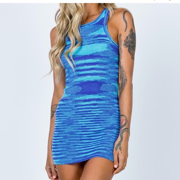 Trendy Dress - Picture 2 of 2